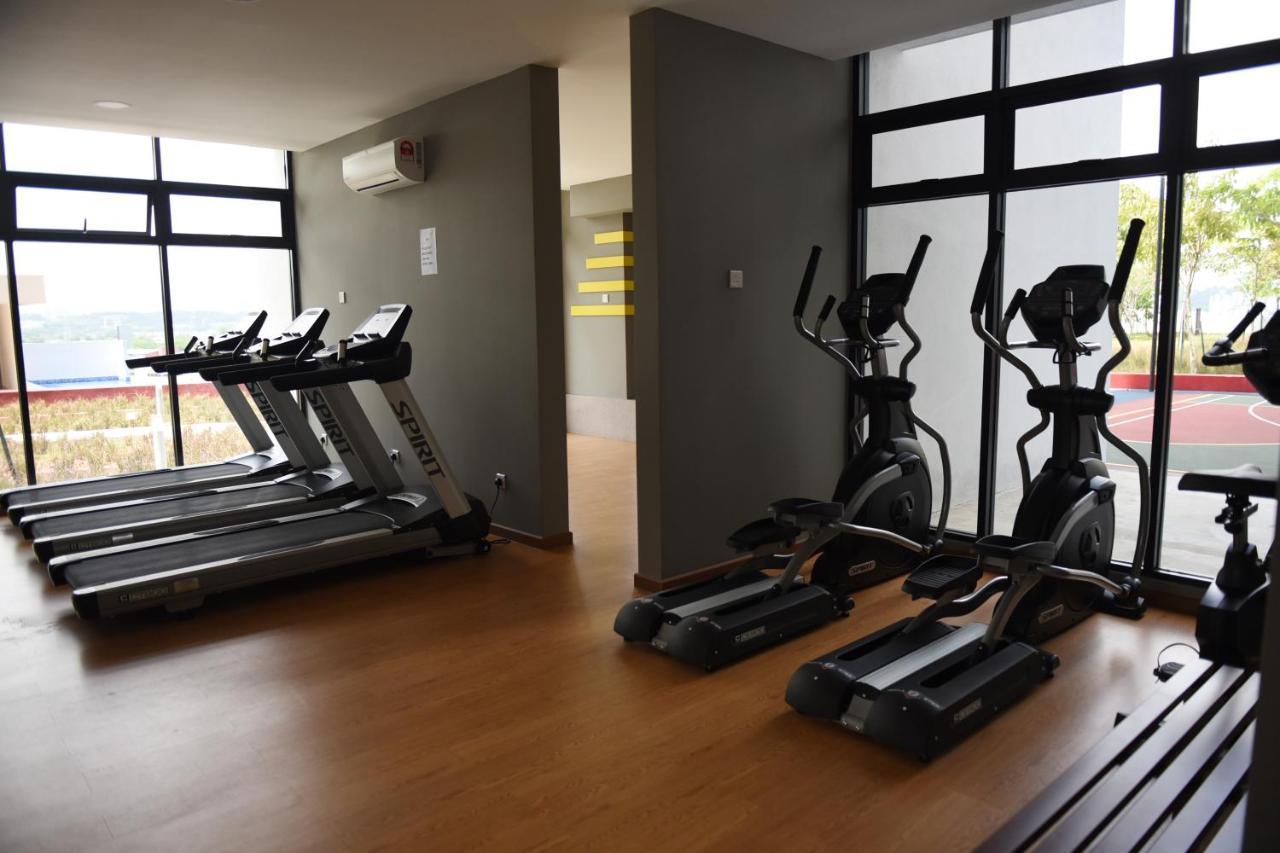 Mines Astetica Lake View Condo Seri Kembangan V1 Exterior photo
