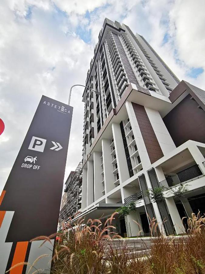 Mines Astetica Lake View Condo Seri Kembangan V1 Exterior photo