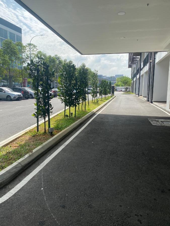 Mines Astetica Lake View Condo Seri Kembangan V1 Exterior photo